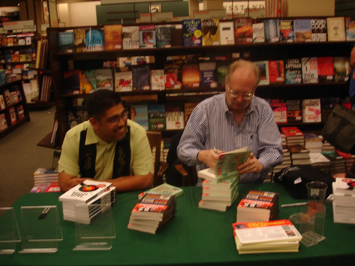 Carlos Samaniego with Dan Kennedy at a book signing in Ohio